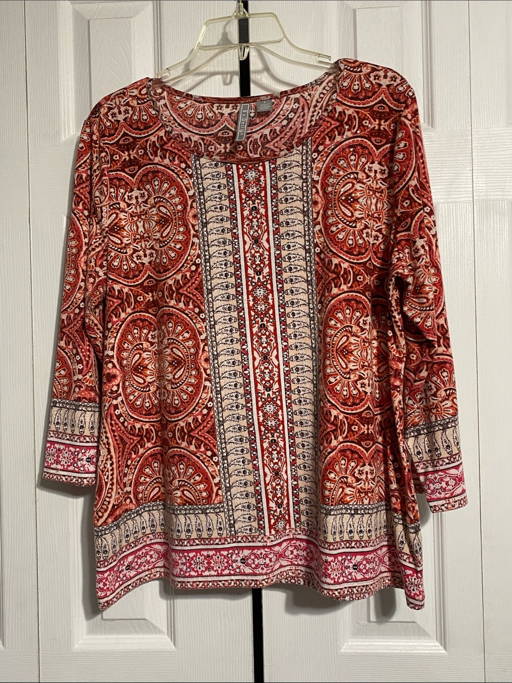 PRETTY By Design soft knit lightweight shirt
Top size LARGE